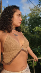 Haut asymétrique en crochet kaki avec motif duveteux