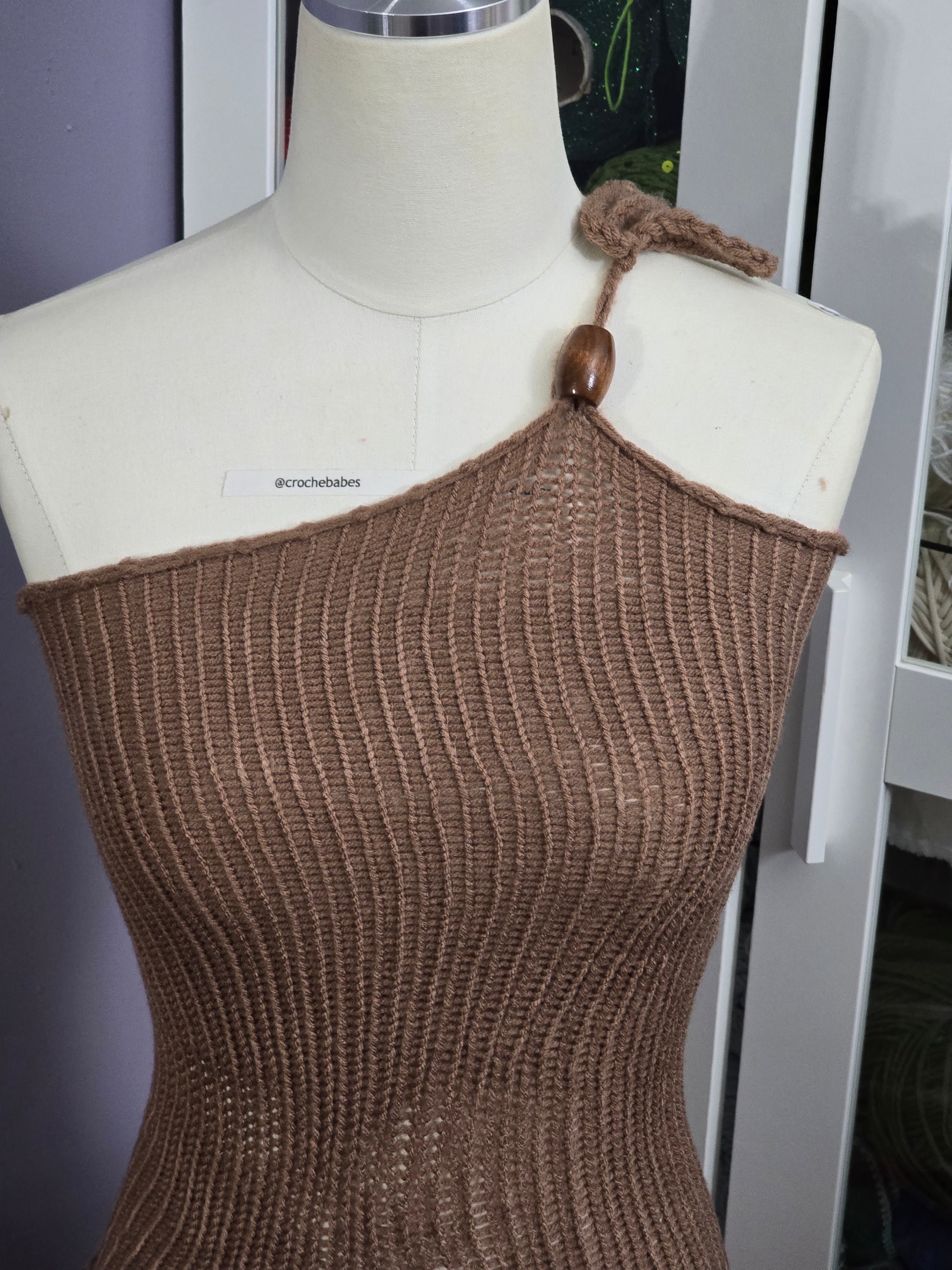 Haut en tricot asymétrique à une bretelle