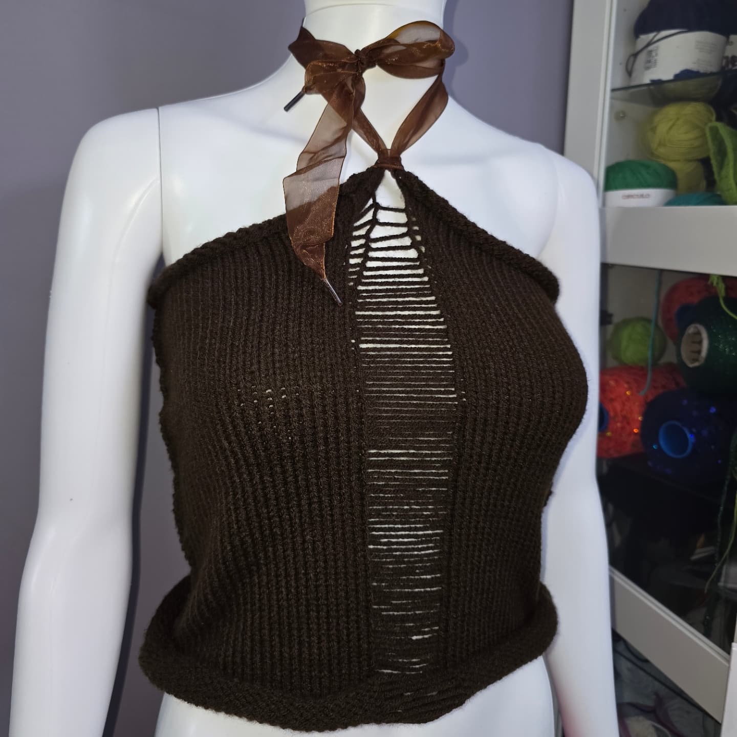 🎀 Haut en tricot asymétrique à col licou et haut déchiré