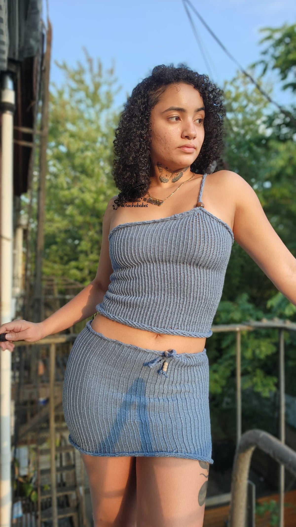 Ensemble deux pièces Jlofb ​​haut en tricot asymétrique ET mini.