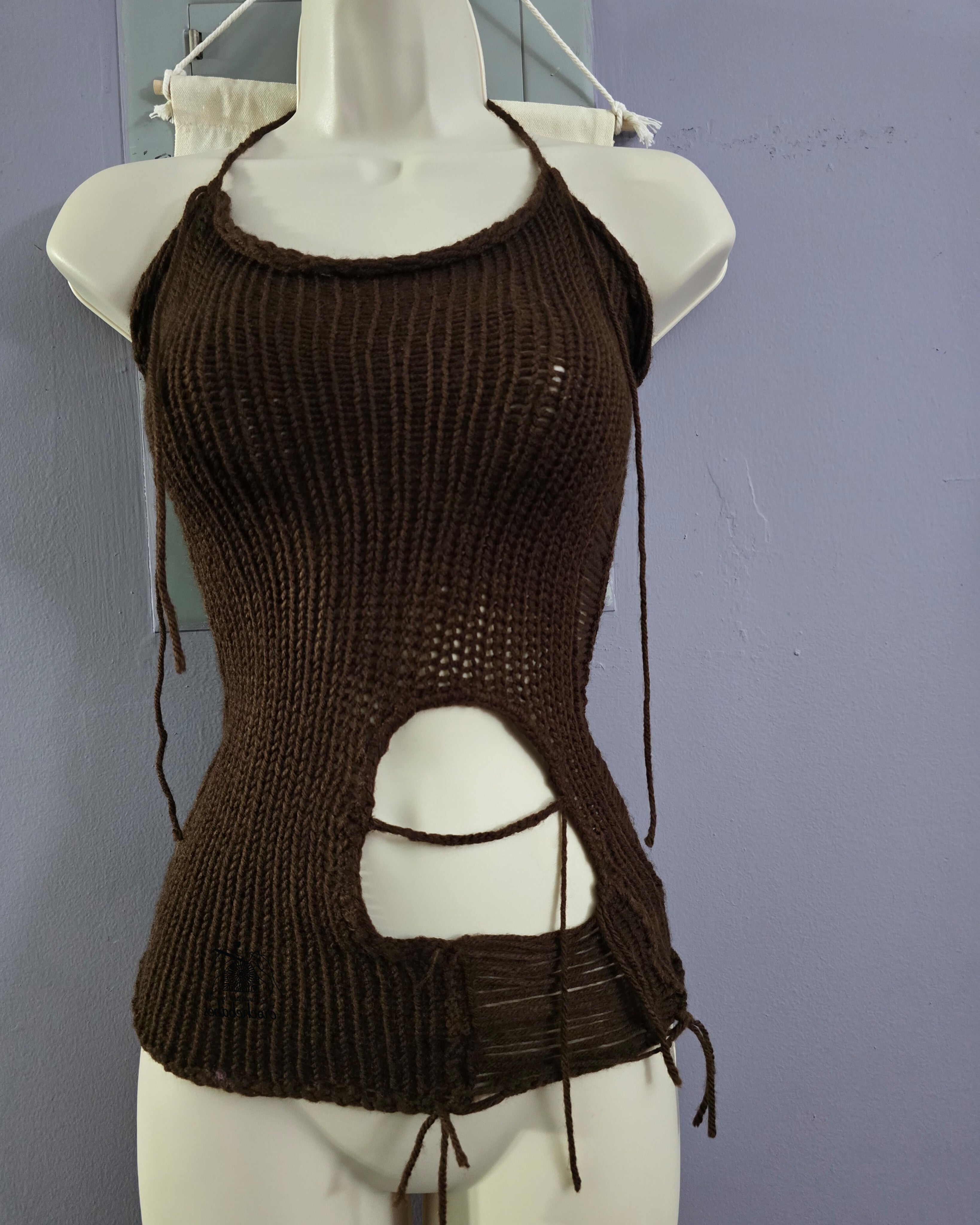 Tricot en maille asymétrique fait main en dentelle vieillie