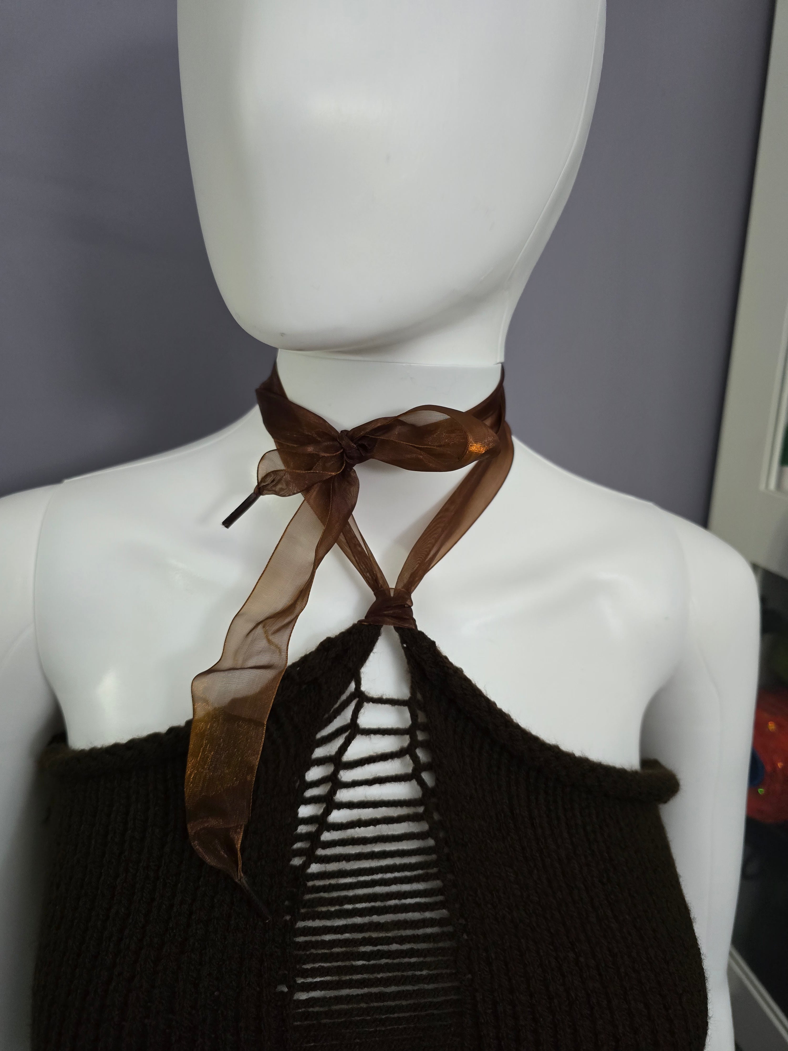 🎀 Haut en tricot asymétrique à col licou et haut déchiré