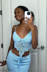 Mini-jupe et haut de plage pour fille élégante 