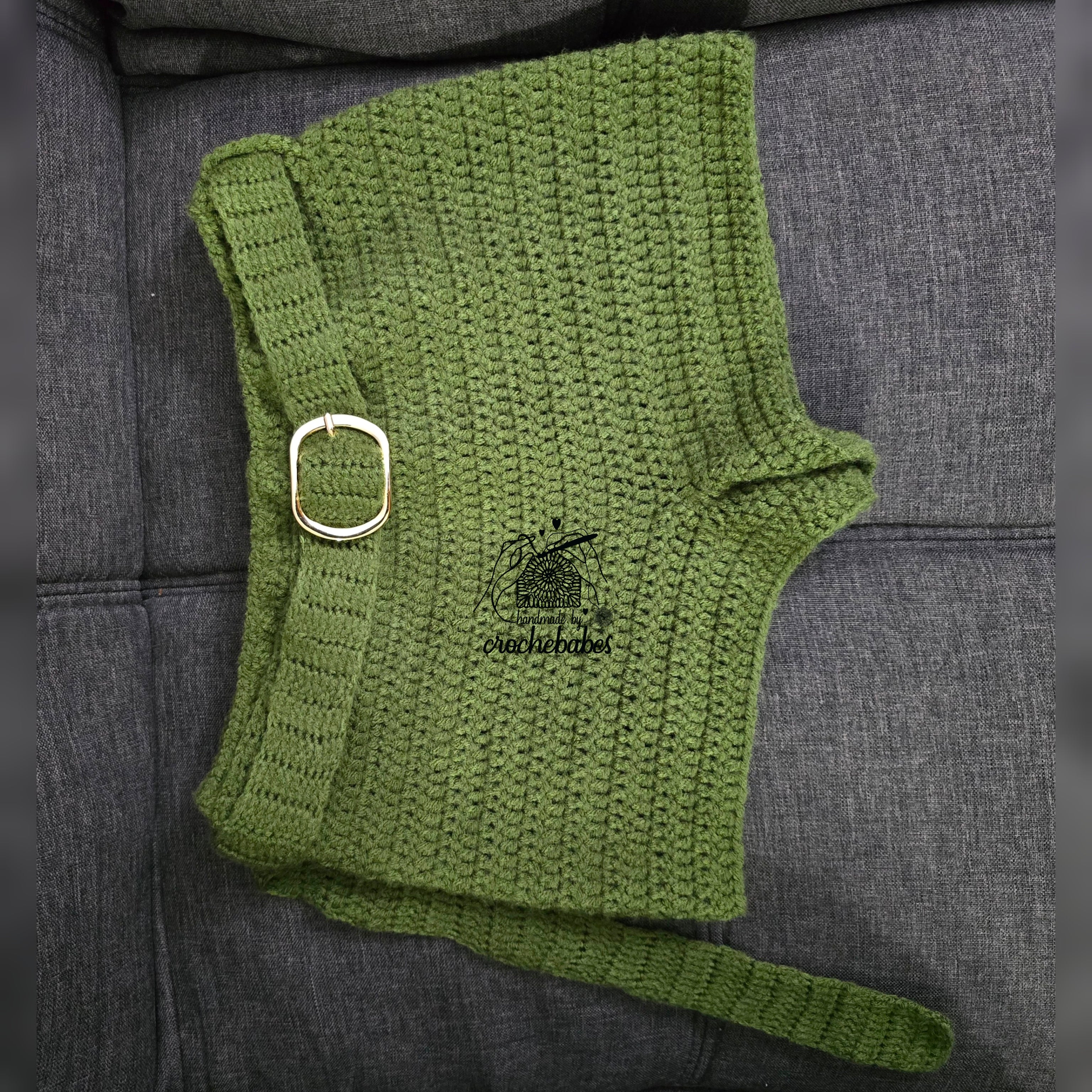 Short au crochet et haut en tricot découpé