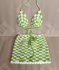 Ensembles deux pièces : haut de bikini à carreaux et mini-jupe, vêtements de plage, tenues d'été, bikinis au crochet. Ensembles deux pièces/bikini bohème.